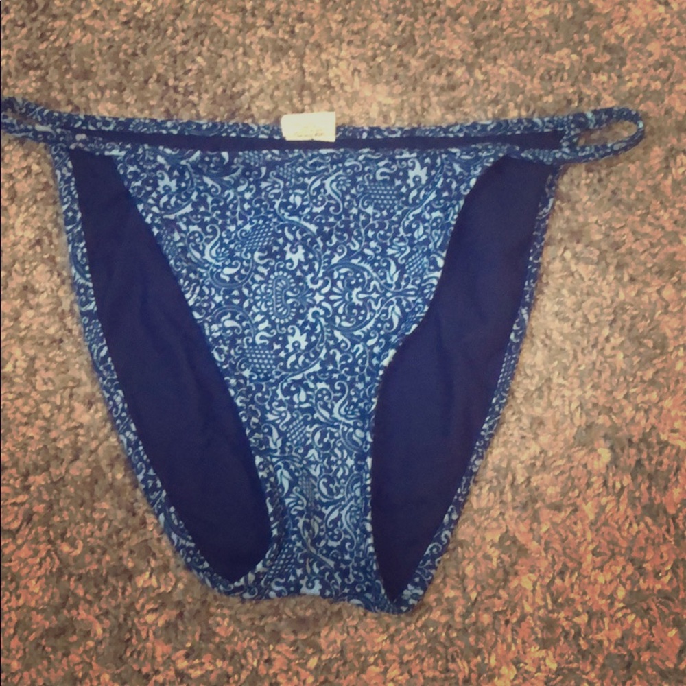 ALL SWIM MUST GO! High cut swimming bottoms